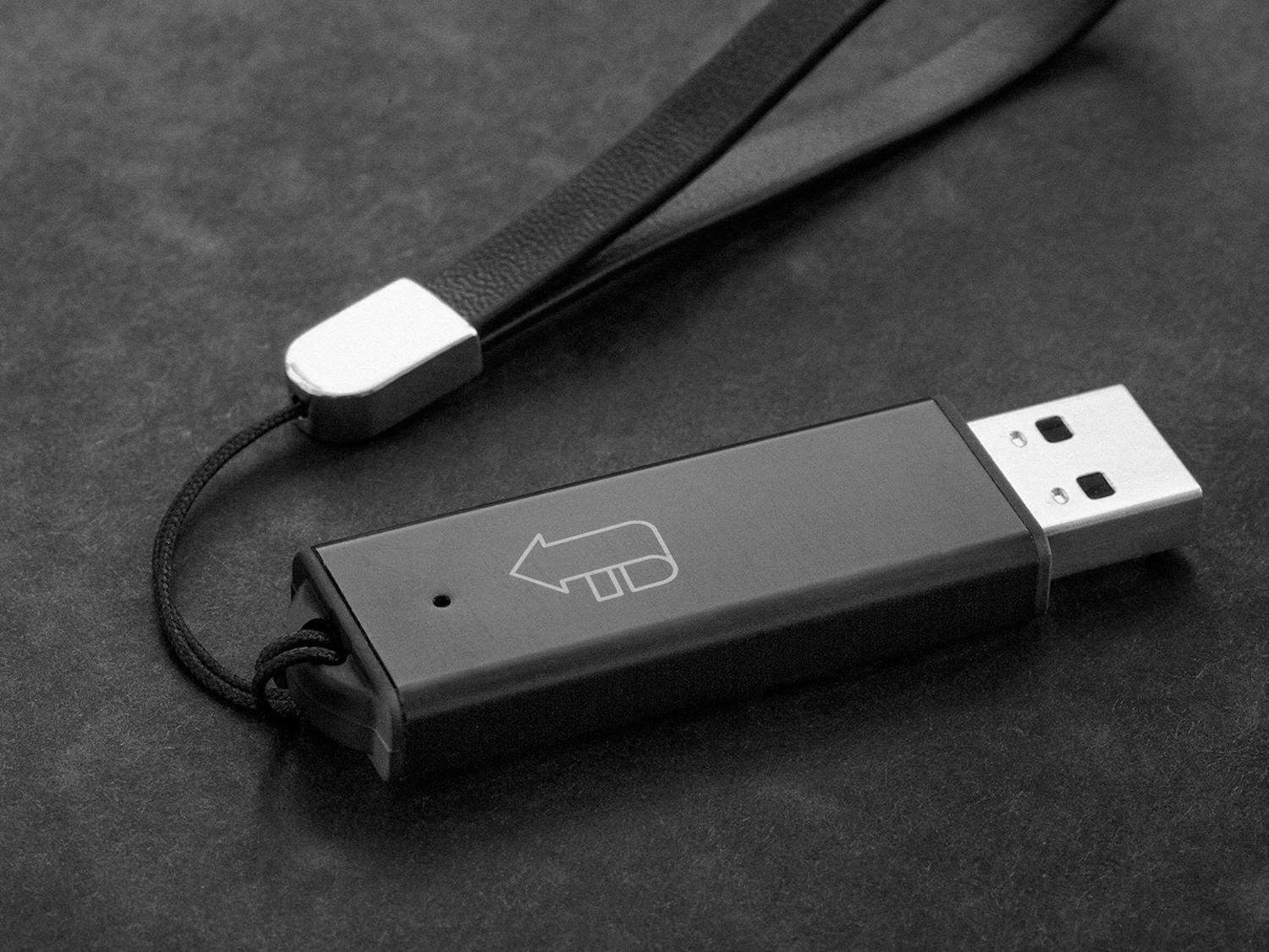 Usb-muisti, jossa on varmistusohjelma valmiina. Usb-muisti, jossa on varmistusohjelma valmiina.